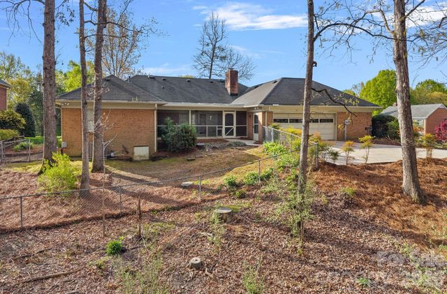 1001 Thistle Court, Charlotte, NC 28211