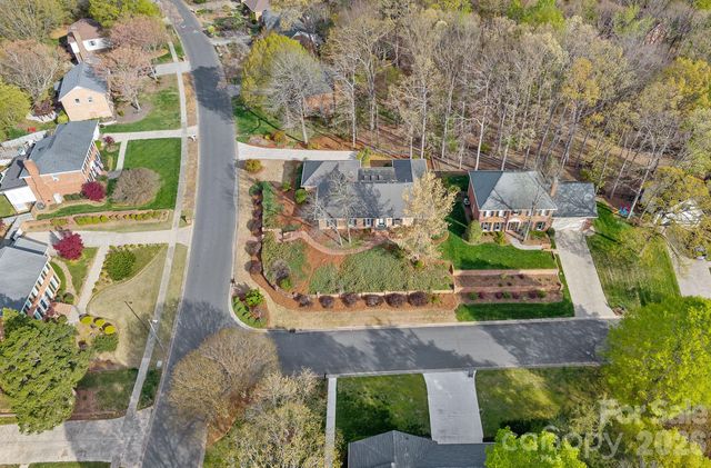 1001 Thistle Court, Charlotte, NC 28211