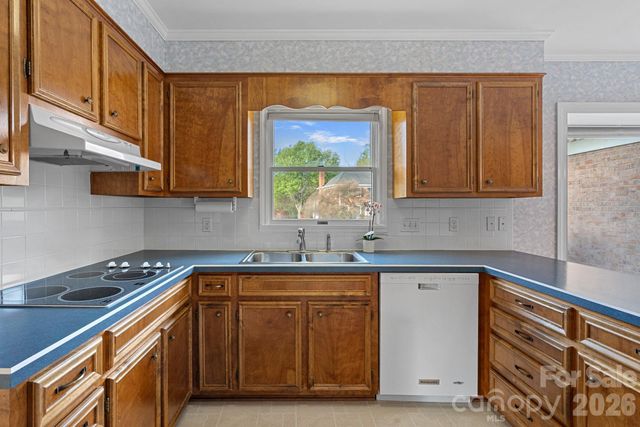 1001 Thistle Court, Charlotte, NC 28211