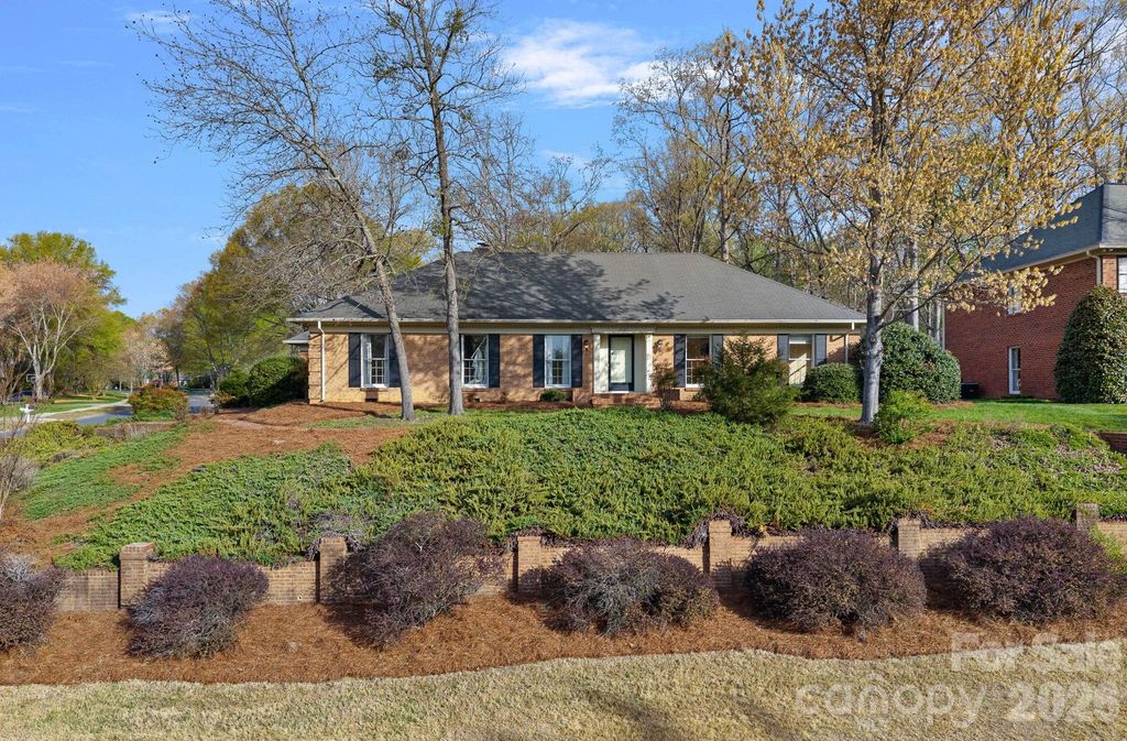 1001 Thistle Court, Charlotte, NC 28211