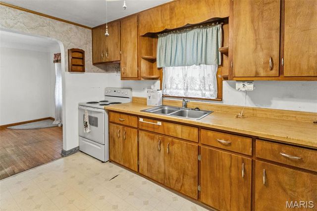 214 Union Hill Road, Fairview Heights, IL 62208