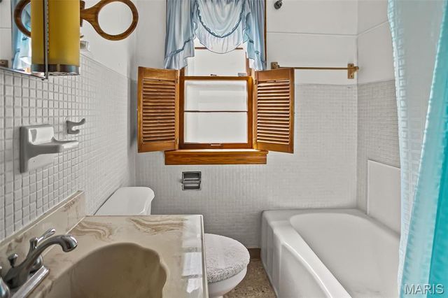 214 Union Hill Road, Fairview Heights, IL 62208