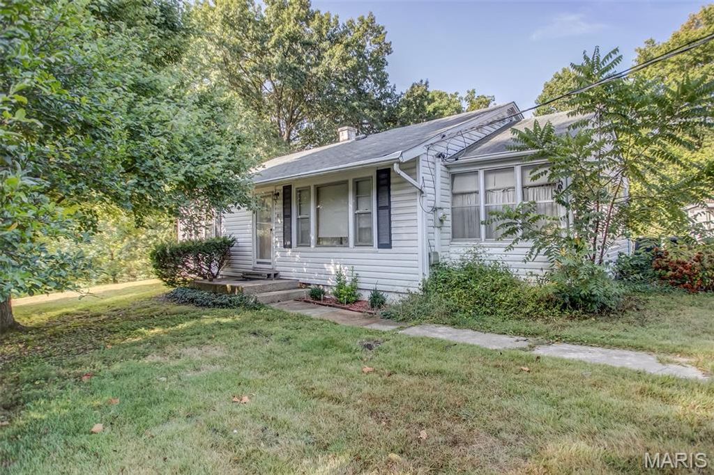 214 Union Hill Road, Fairview Heights, IL 62208