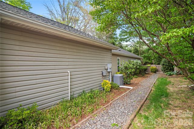 75 Stonebridge Drive, Asheville, NC 28805
