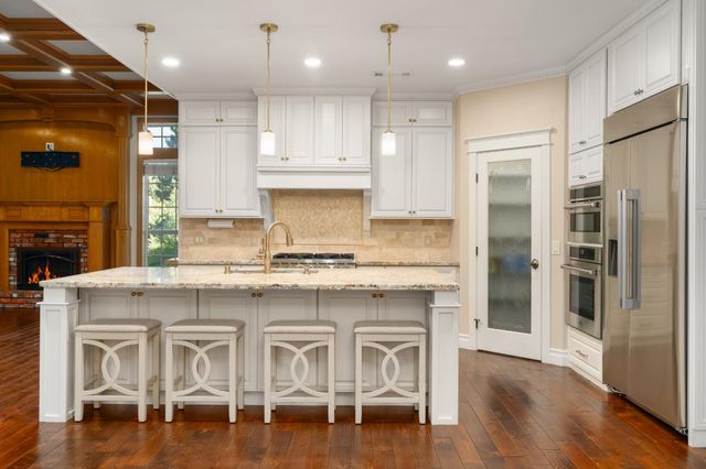 102 Hinkle Ct, Folsom, CA 95630