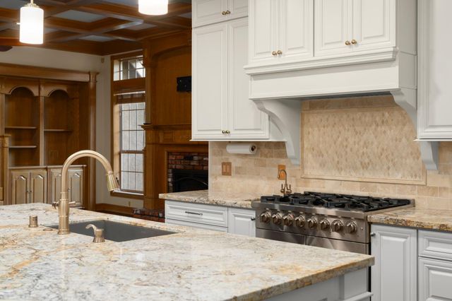 102 Hinkle Ct, Folsom, CA 95630