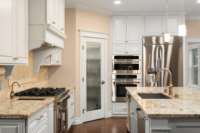 102 Hinkle Ct, Folsom, CA 95630