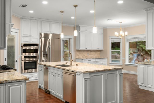 102 Hinkle Ct, Folsom, CA 95630