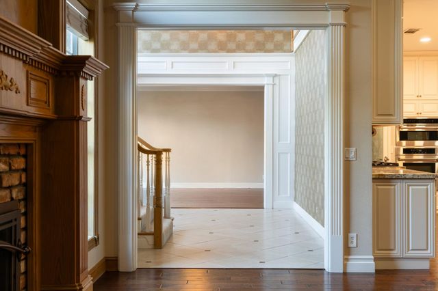 102 Hinkle Ct, Folsom, CA 95630