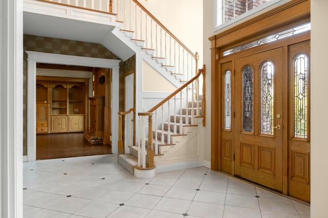 102 Hinkle Ct, Folsom, CA 95630