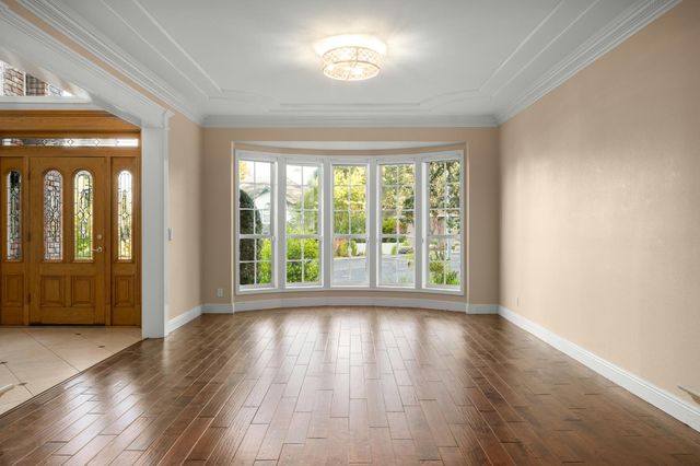 102 Hinkle Ct, Folsom, CA 95630