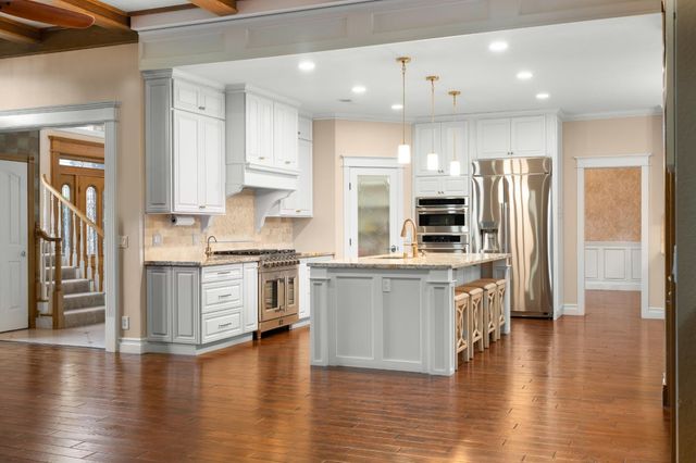 102 Hinkle Ct, Folsom, CA 95630