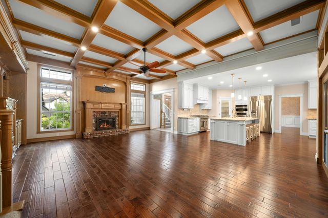 102 Hinkle Ct, Folsom, CA 95630