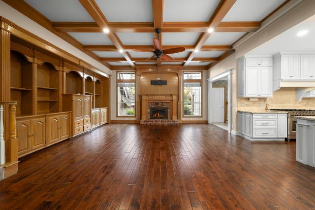 102 Hinkle Ct, Folsom, CA 95630