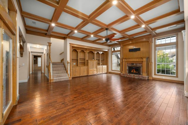 102 Hinkle Ct, Folsom, CA 95630