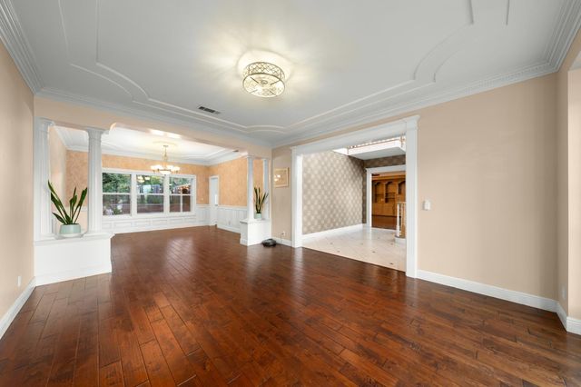 102 Hinkle Ct, Folsom, CA 95630