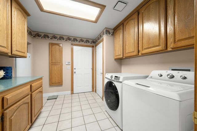 102 Hinkle Ct, Folsom, CA 95630