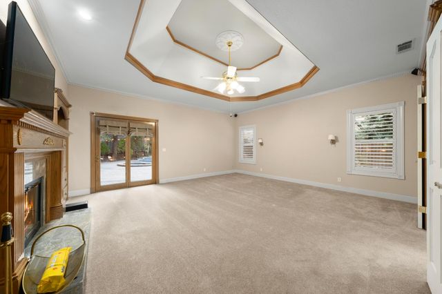 102 Hinkle Ct, Folsom, CA 95630