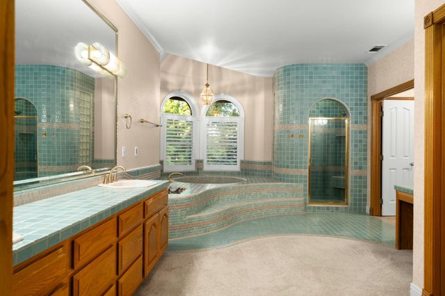 102 Hinkle Ct, Folsom, CA 95630