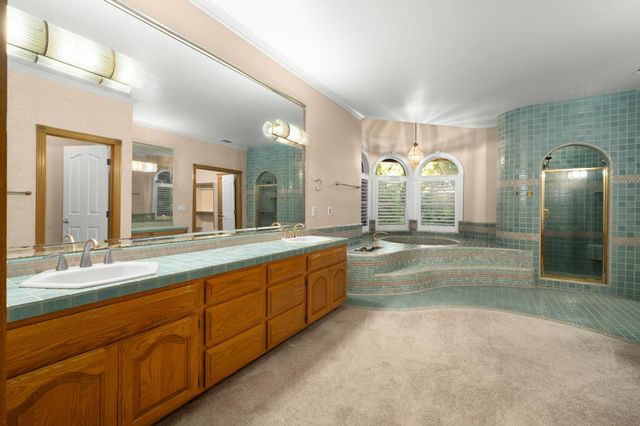 102 Hinkle Ct, Folsom, CA 95630