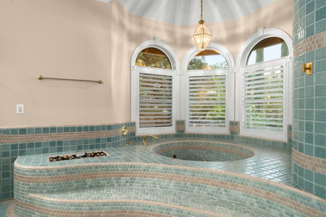 102 Hinkle Ct, Folsom, CA 95630