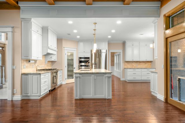 102 Hinkle Ct, Folsom, CA 95630