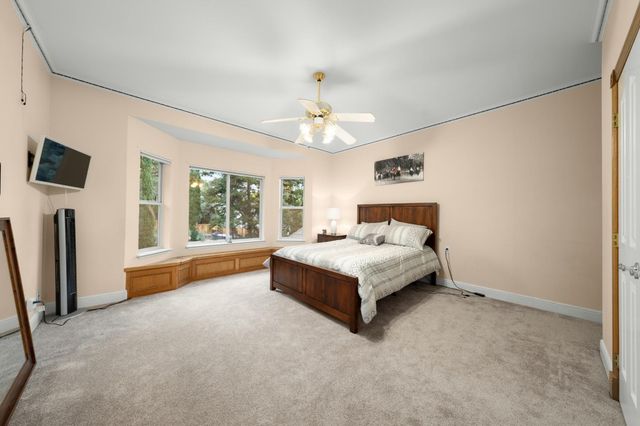 102 Hinkle Ct, Folsom, CA 95630