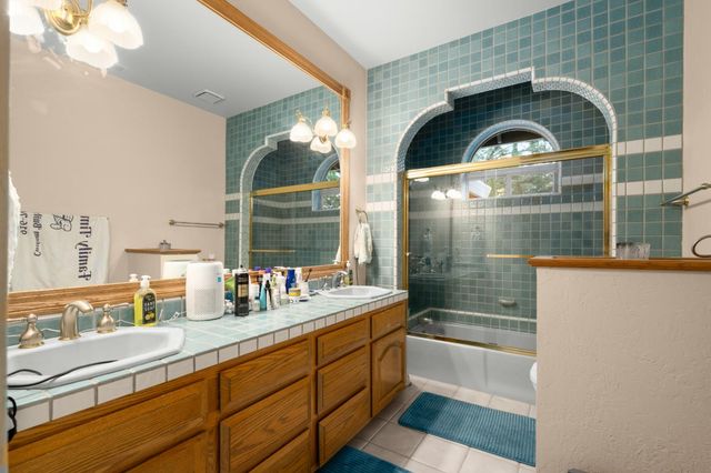 102 Hinkle Ct, Folsom, CA 95630