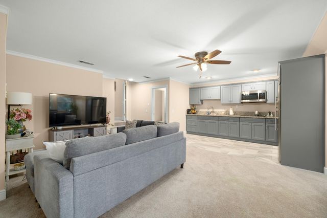 102 Hinkle Ct, Folsom, CA 95630