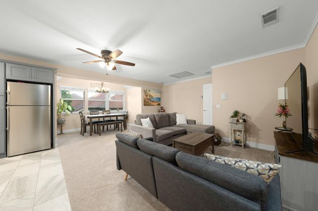 102 Hinkle Ct, Folsom, CA 95630