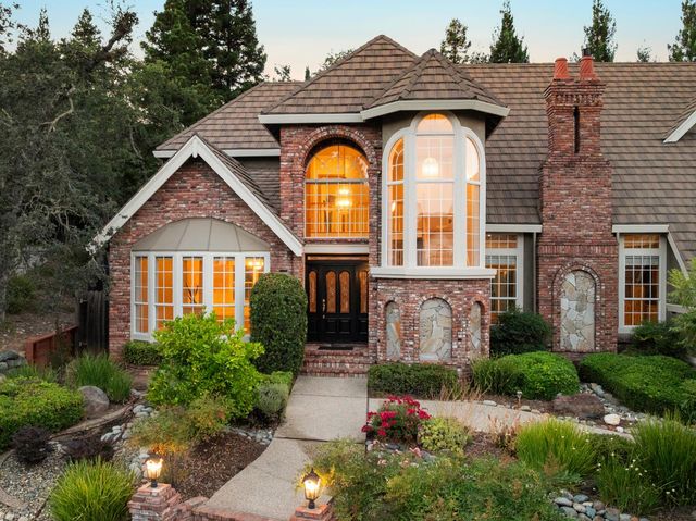 102 Hinkle Ct, Folsom, CA 95630