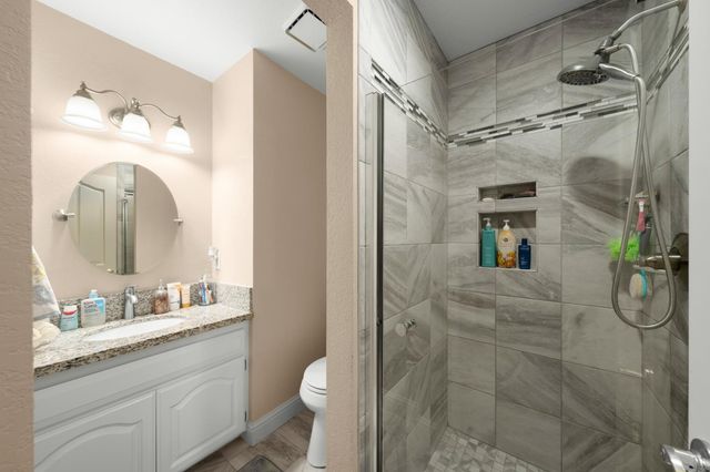 102 Hinkle Ct, Folsom, CA 95630
