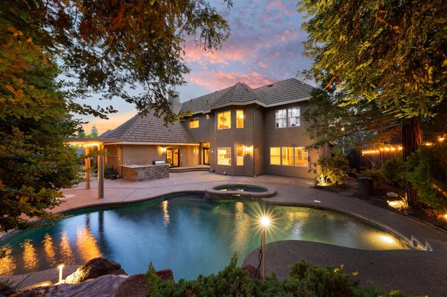 102 Hinkle Ct, Folsom, CA 95630