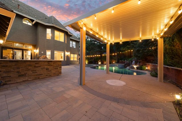 102 Hinkle Ct, Folsom, CA 95630