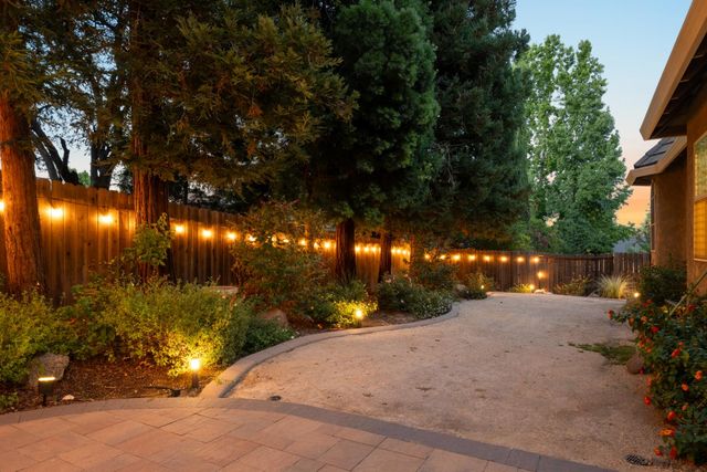 102 Hinkle Ct, Folsom, CA 95630