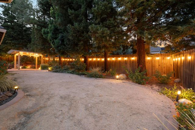 102 Hinkle Ct, Folsom, CA 95630