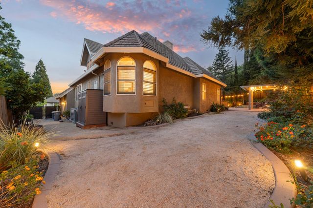 102 Hinkle Ct, Folsom, CA 95630