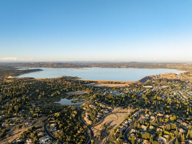 102 Hinkle Ct, Folsom, CA 95630