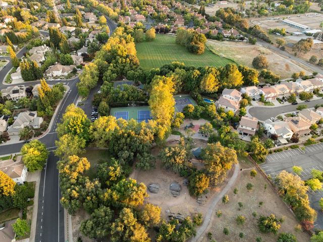 102 Hinkle Ct, Folsom, CA 95630