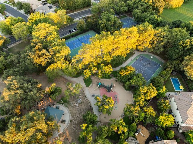 102 Hinkle Ct, Folsom, CA 95630