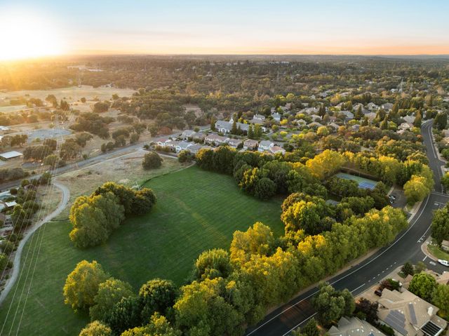 102 Hinkle Ct, Folsom, CA 95630