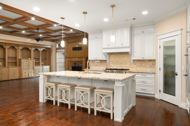 102 Hinkle Ct, Folsom, CA 95630