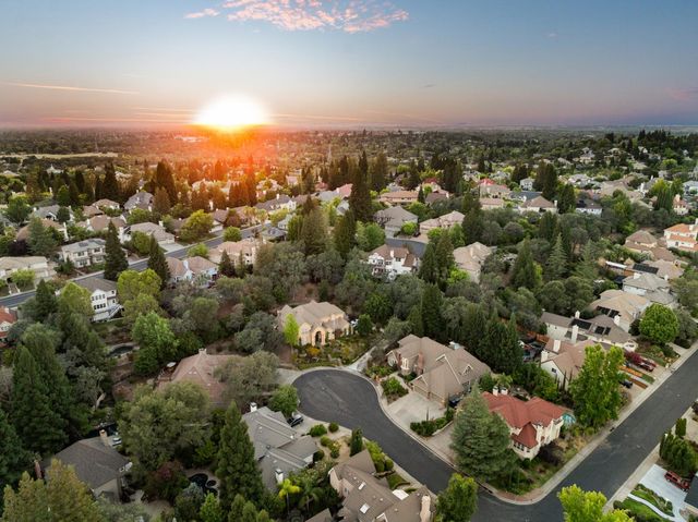 102 Hinkle Ct, Folsom, CA 95630
