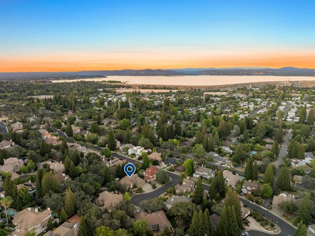 102 Hinkle Ct, Folsom, CA 95630
