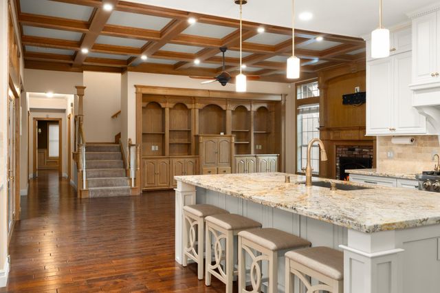 102 Hinkle Ct, Folsom, CA 95630