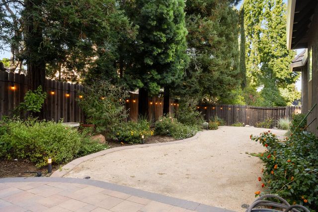 102 Hinkle Ct, Folsom, CA 95630