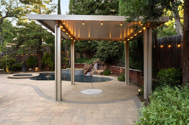 102 Hinkle Ct, Folsom, CA 95630
