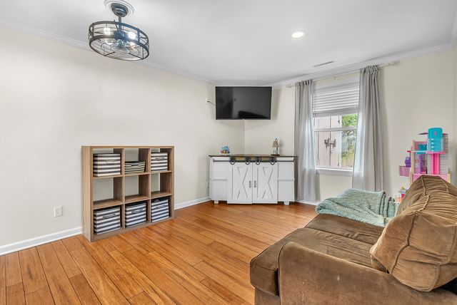 550 W Division Road, Valparaiso, IN 46385