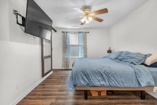 550 W Division Road, Valparaiso, IN 46385