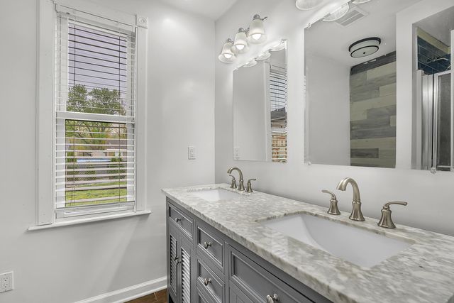 550 W Division Road, Valparaiso, IN 46385
